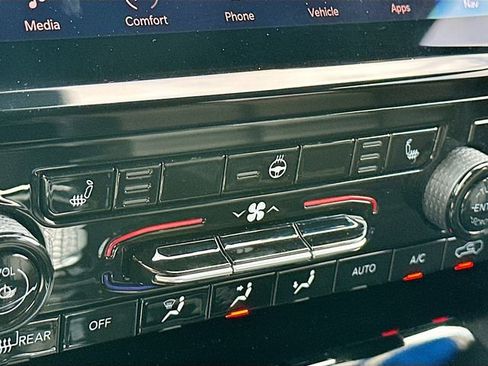 Used 2025 Jeep Grand Cherokee Limited image 20