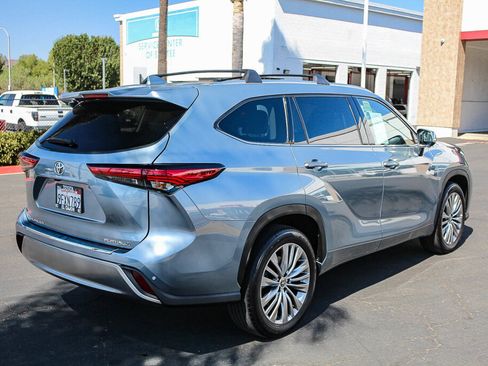 Used 2023 Toyota Highlander Platinum FWD image 27