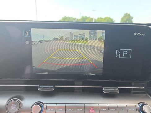 Used 2025 Hyundai Kona SEL FWD image 29