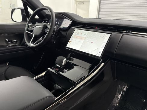 New 2025 Land Rover Range Rover Sport image 32