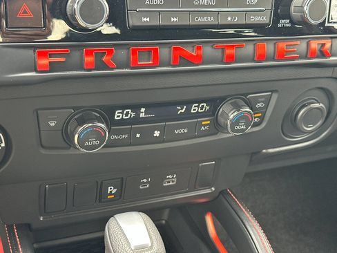 Used 2025 Nissan Frontier PRO-4X AWD/4WD image 25