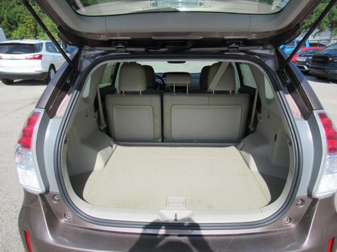 Used 2017 Toyota Prius V Five FWD image 32
