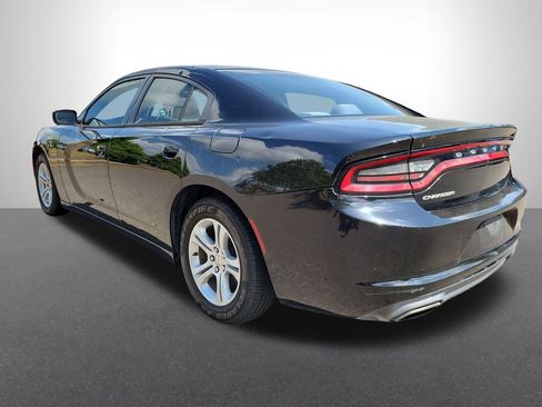 Used 2016 Dodge Charger SE RWD image 3