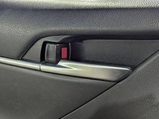 Used 2018 Toyota Camry SE video 3