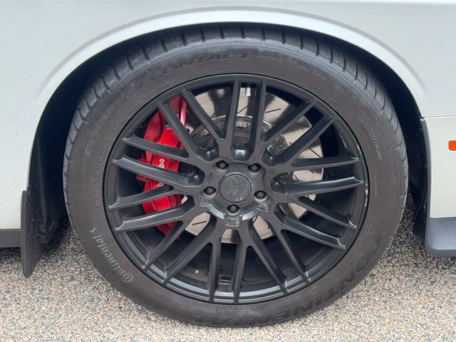Used 2015 Dodge Challenger SRT Hellcat RWD image 13