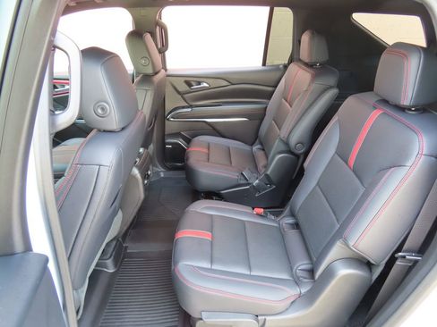 Certified 2026 Chevrolet Traverse RS w/ LPO, Floor Liner Package AWD/4WD image 30