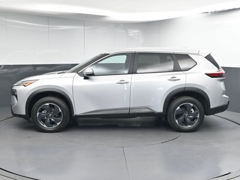 Used 2024 Nissan Rogue SV image 5