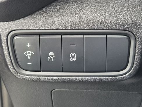 Used 2025 Kia Soul LX w/ LX Technology Package FWD image 30