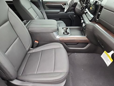 New 2025 GMC Sierra 2500 SLT w/ SLT Premium Package image 10