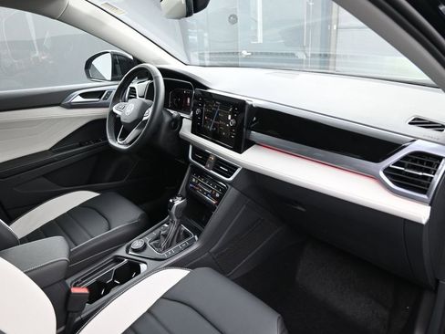 Used 2025 Volkswagen Taos SEL AWD/4WD image 49