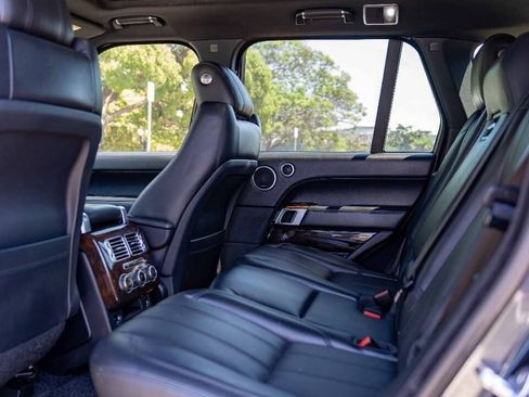Used 2014 Land Rover Range Rover HSE image 32