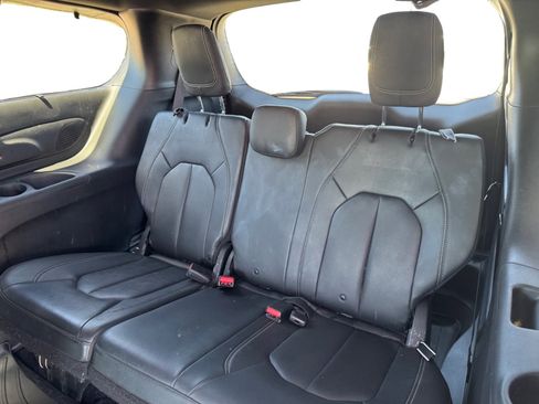 Used 2020 Chrysler Pacifica Touring-L Plus w/ Advanced Safetytec Group FWD image 16