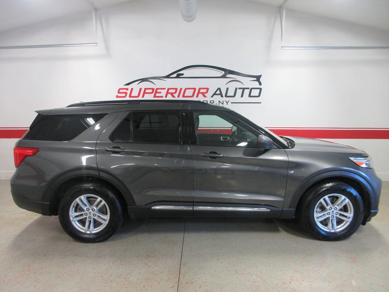 Used 2020 Ford Explorer XLT w/ Equipment Group 202A AWD/4WD image 5