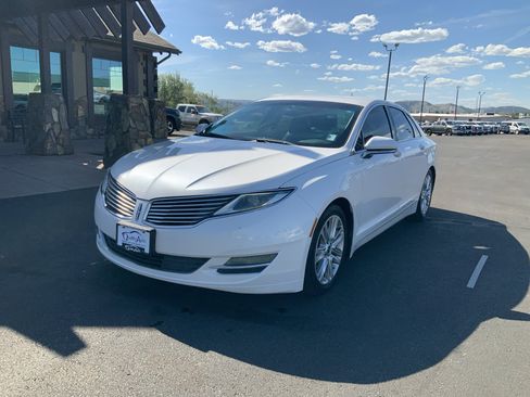 Used 2016 Lincoln MKZ FWD image 2