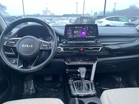 Used 2023 Kia Seltos EX image 13