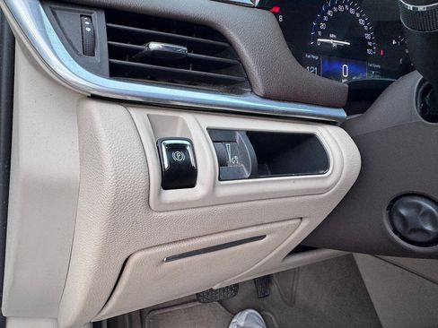 Used 2016 Cadillac XTS Luxury w/ Driver Awareness Package image 16