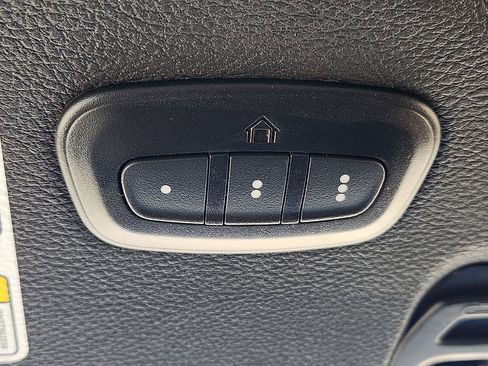 Used 2023 Jeep Gladiator Sport AWD/4WD image 10