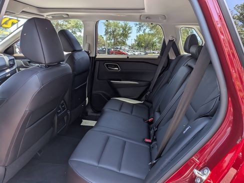 Used 2021 Nissan Rogue SV w/ Premium Package AWD/4WD image 13