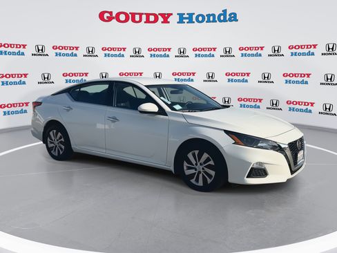 Used 2022 Nissan Altima 2.5 S image 2