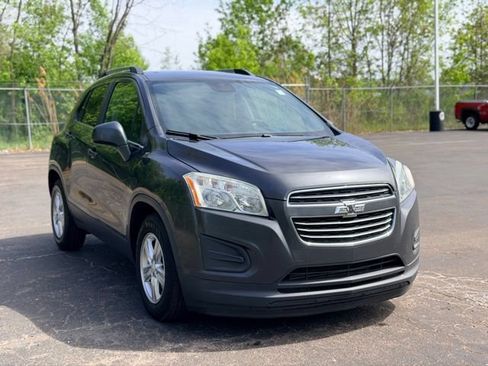 Used 2016 Chevrolet Trax LT FWD image 3