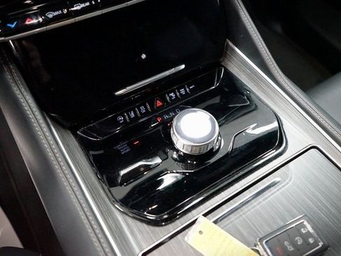 Used 2024 Jeep Wagoneer Series II w/ Flexible Seating Group image 43