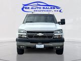 Used 2005 Chevrolet Silverado 2500 LT w/ Heavy-Duty Power Package image 2