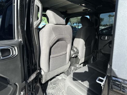 Used 2018 Jeep Wrangler Unlimited Sport S AWD/4WD image 17