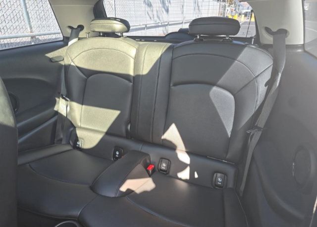 Used 2023 MINI Cooper 2-Door Hardtop FWD image 9