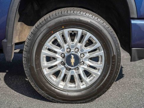 Used 2022 Chevrolet Silverado 2500 High Country w/ Safety Package II image 10