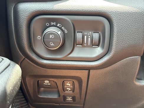 Used 2025 RAM 1500 Big Horn AWD/4WD image 32