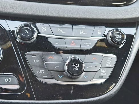 Used 2026 Chrysler Voyager LX image 31