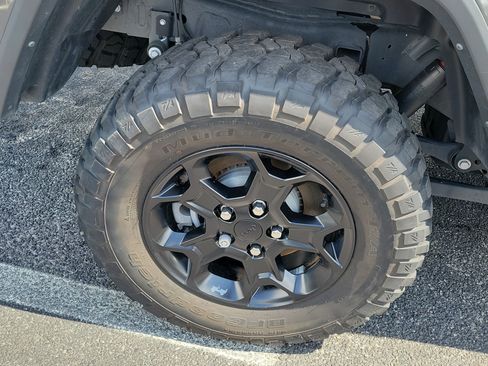 Used 2023 Jeep Gladiator Sport AWD/4WD image 10