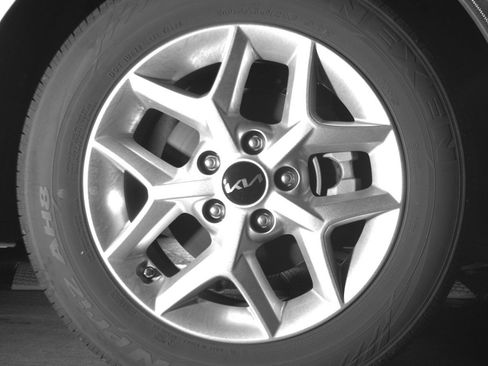 Used 2025 Kia Soul LX w/ LX Technology Package FWD image 13