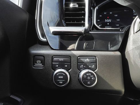 Used 2024 GMC Sierra 1500 Elevation image 18