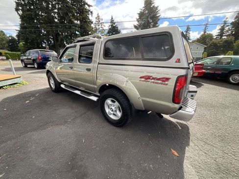 Used 2001 Nissan Frontier SE AWD/4WD image 6
