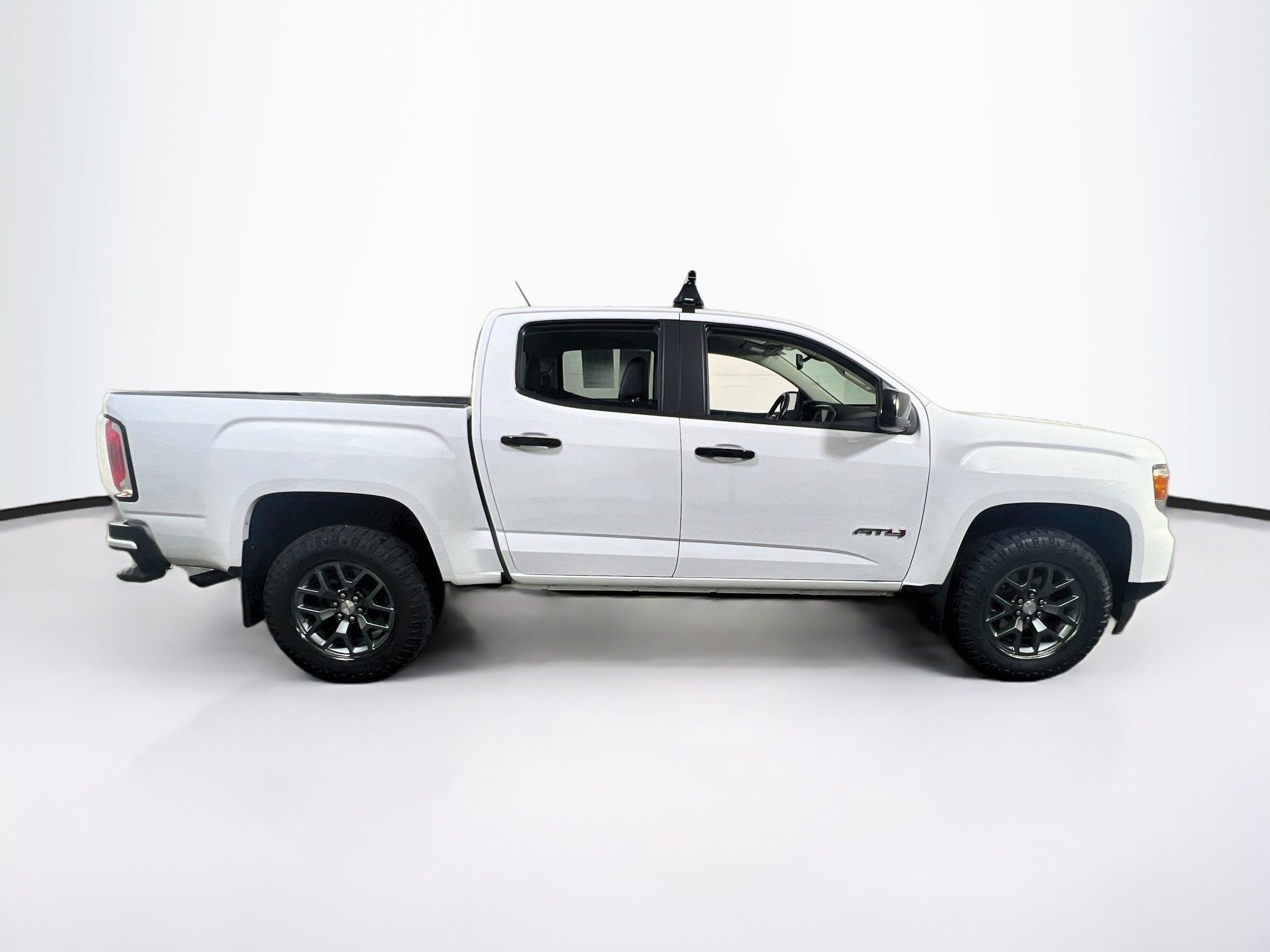 Used 2022 GMC Canyon AT4 w/ Trailering Package AWD/4WD image 4