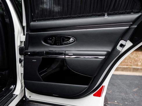 Used 2008 Maybach 57 S image 18