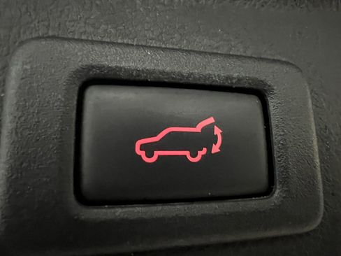 Used 2019 Subaru Outback 2.5i Limited w/ Popular Package #2 image 16