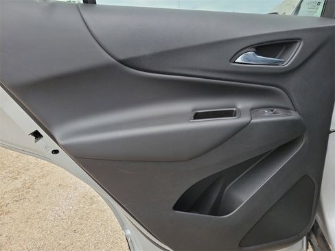 Used 2018 Chevrolet Equinox LT image 10