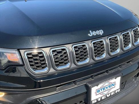 Used 2024 Jeep Compass Latitude AWD/4WD image 30