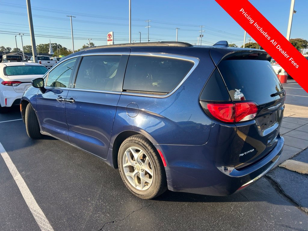 Used 2018 Chrysler Pacifica Touring Plus w/ Tire & Wheel Group FWD image 8