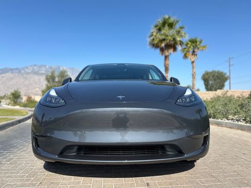 Used 2023 Tesla Model Y Long Range AWD/4WD image 8