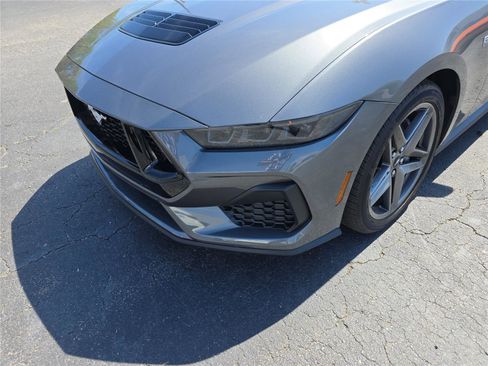 Used 2025 Ford Mustang GT Premium image 8