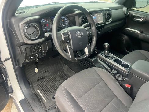 Used 2019 Toyota Tacoma TRD Off-Road w/ Technology Package image 16