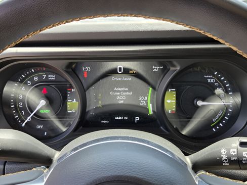 Used 2024 Jeep Wrangler Unlimited Sahara AWD/4WD image 19