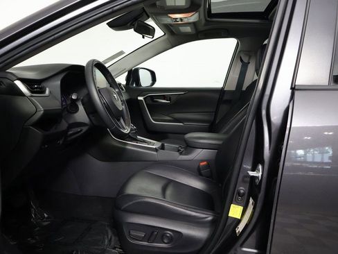 Used 2021 Toyota RAV4 XLE Premium image 10