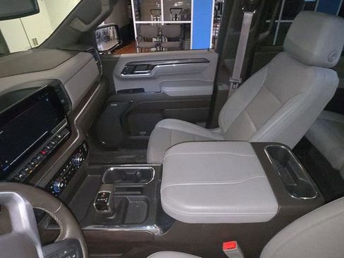 Used 2023 GMC Sierra 1500 SLT w/ SLT Premium Plus Package AWD/4WD image 20