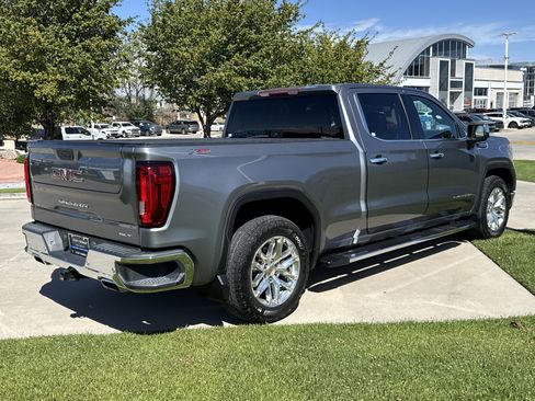 Used 2019 GMC Sierra 1500 SLT w/ Driver Alert Package I AWD/4WD image 5