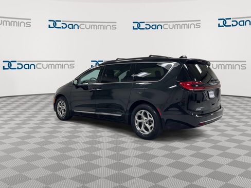 Used 2023 Chrysler Pacifica Limited FWD image 6