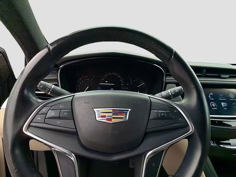 Used 2018 Cadillac XT5 AWD image 11
